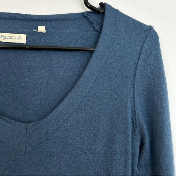 Martin + Osa Soft Blue Cashmere & Silk V-neck Pullover Sweater Size Medium - Picture 4 of 9